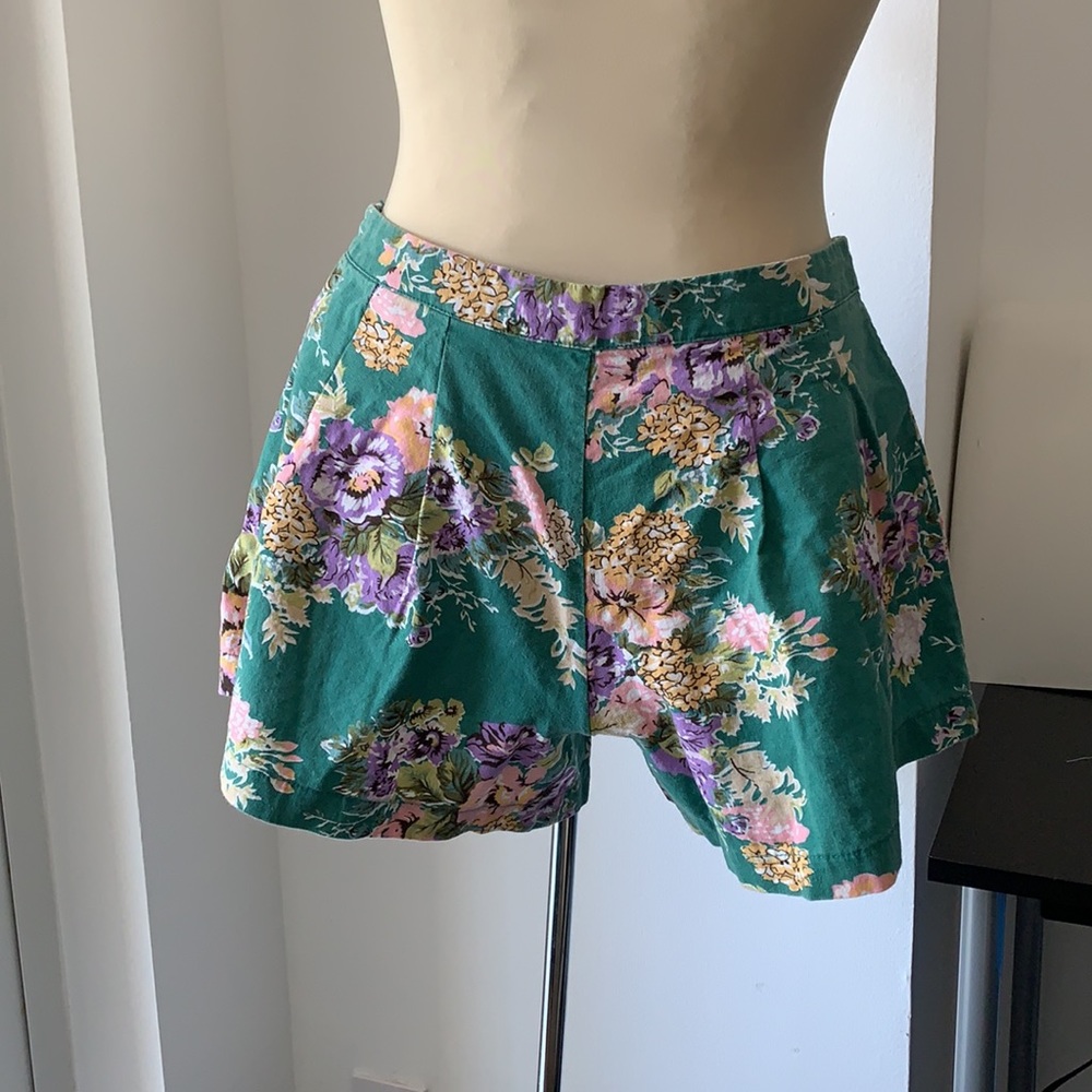 Floral print shorts - Picture 2 of 5